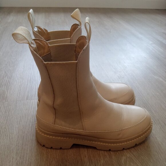 Beautiful Cream Ivory Platform Calia Rain Boots - Picture 1 of 7